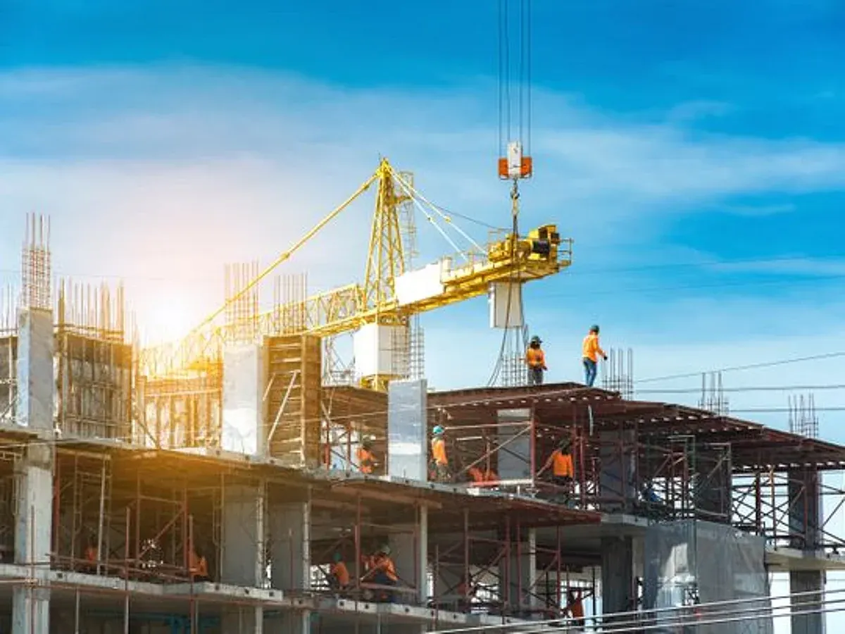 Navigating the Dubai Real Estate Market: Off-Plan vs. Ready Properties