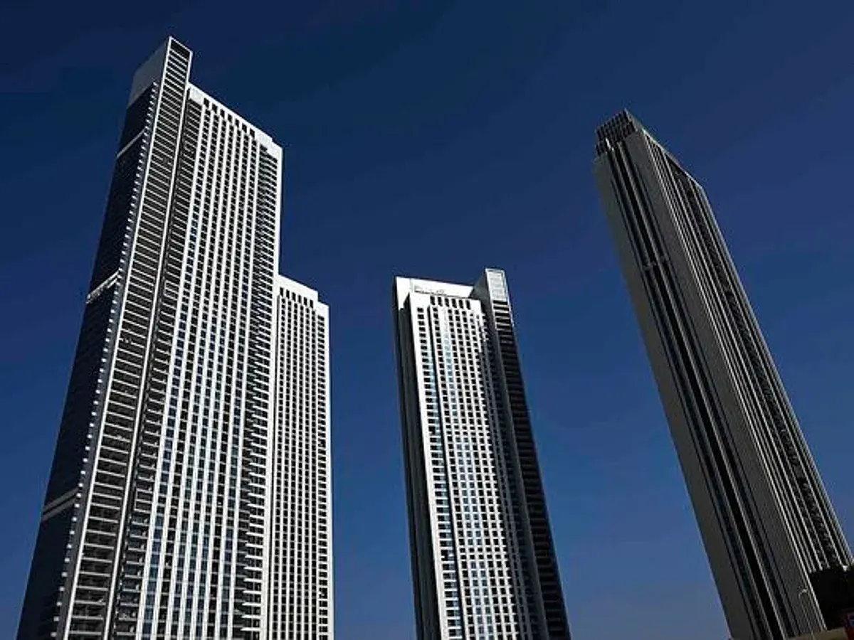 Understanding Legal Requirements for Establishing a Real Estate Company in Dubai: A Guide for Iranian Investors