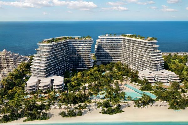 Prime beachfront | Pool & sea views